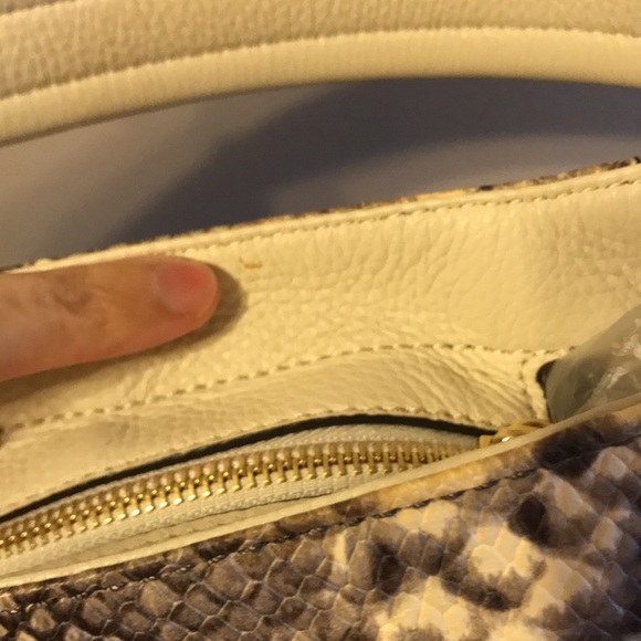 MK shoulder/crossbody 🐍 - Picture 15 of 16